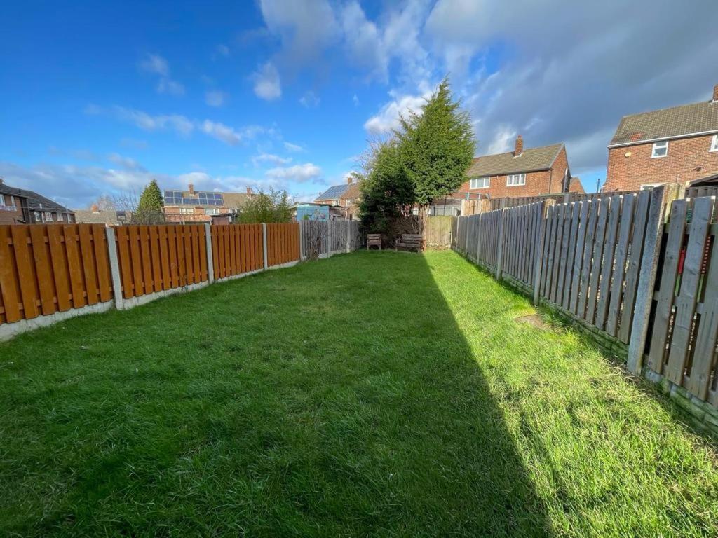 Stunning 3 Bedrooms House With Garden And Free Parking Barnsley Kültér fotó