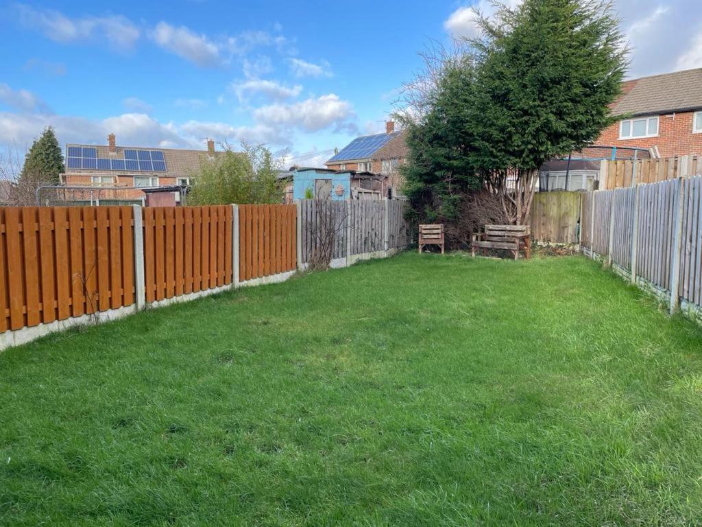 Stunning 3 Bedrooms House With Garden And Free Parking Barnsley Kültér fotó